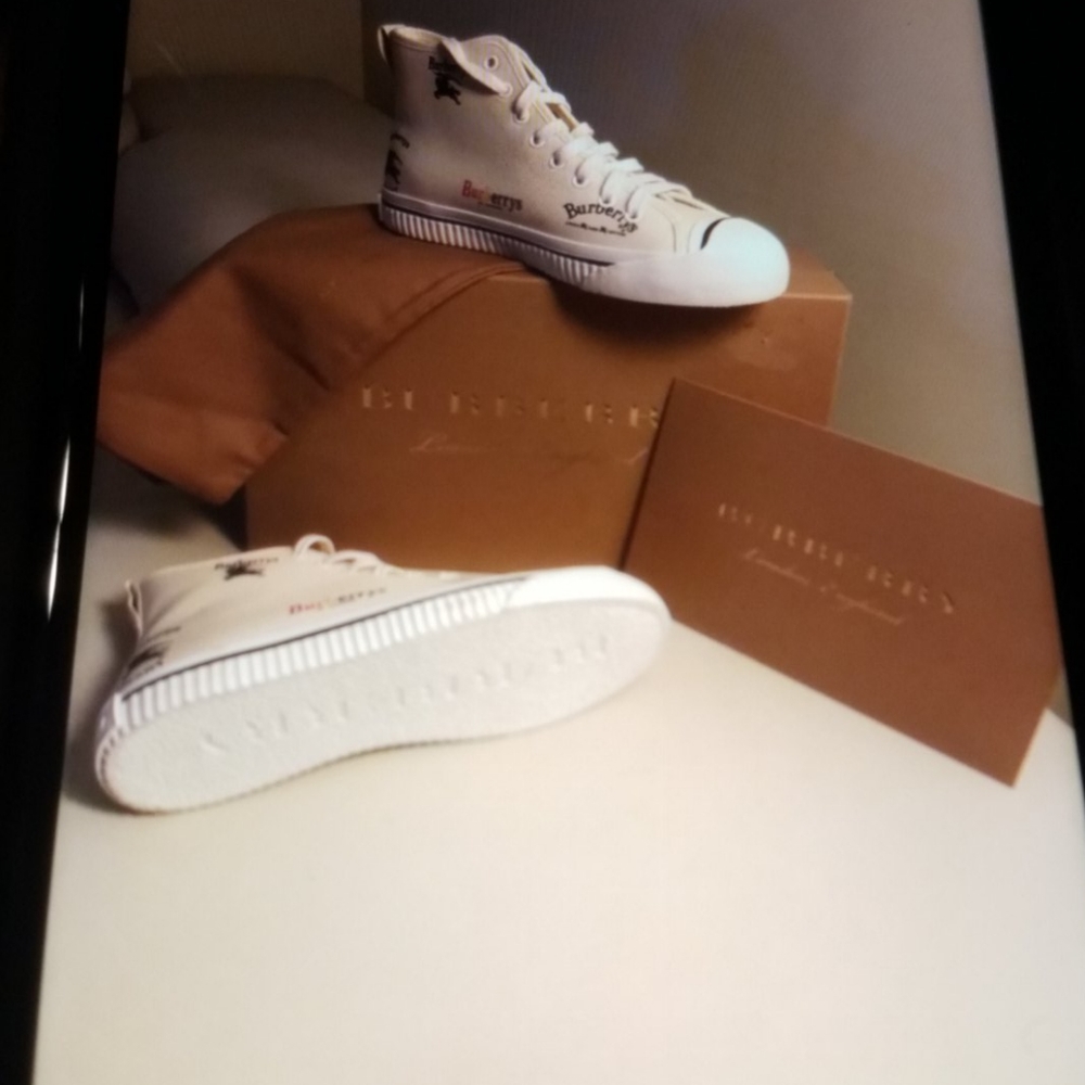 Authentic Burberry sneakers - Picture 2 of 3